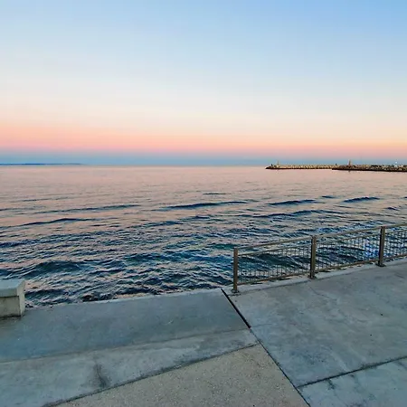 Blue View شقة